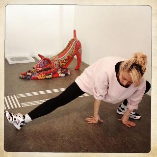  Bildname: Martina Miholic_Cheetah Training and Sylvie Meylans Hund.jpg